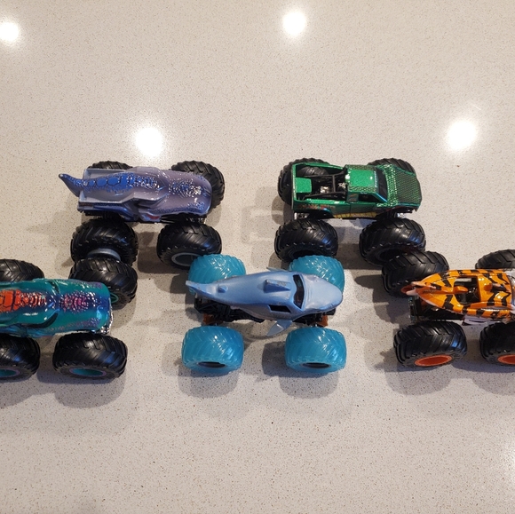 Monster Truck Set of 5 - Picture 3 of 3